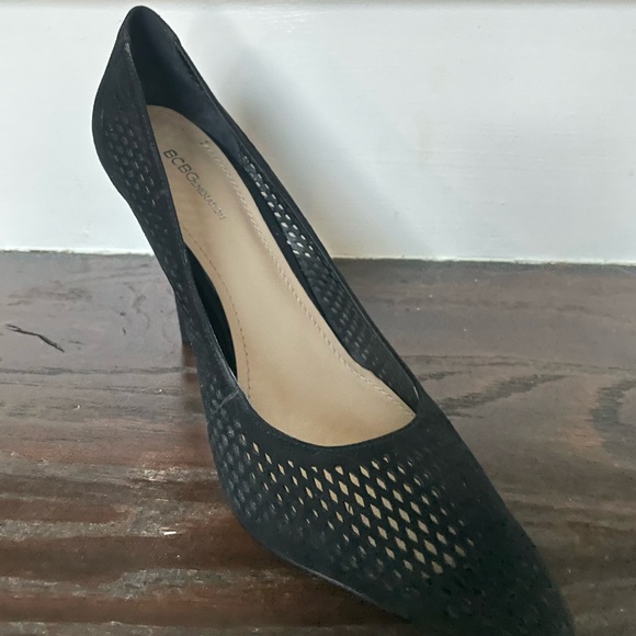 BCB Generation US Size 8.5, Lady's black suede high heel shoes. - Picture 4 of 9